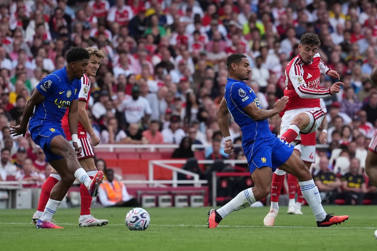 Arsenal sacó chapa de candidato: goleadamoral en el clásico y punta en soledad