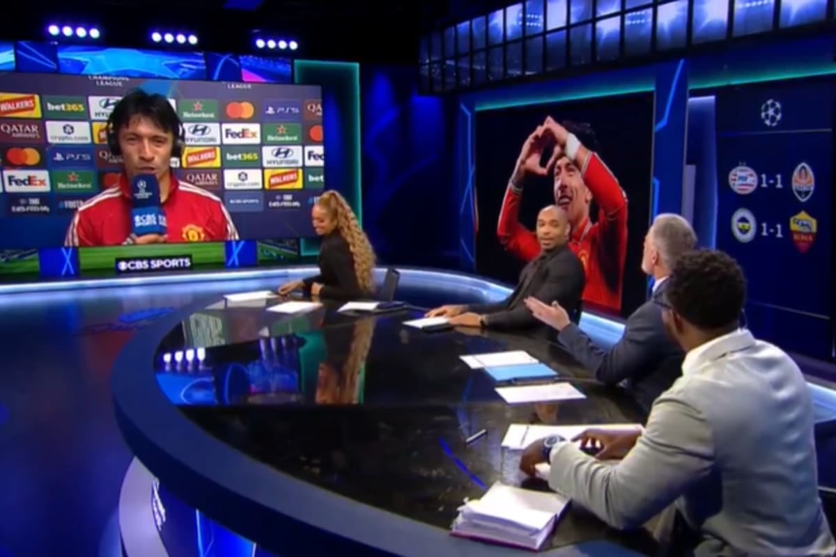 Martínez cerró la goleada del United en la Champions y le pasó factura a Carragher con una sonrisa