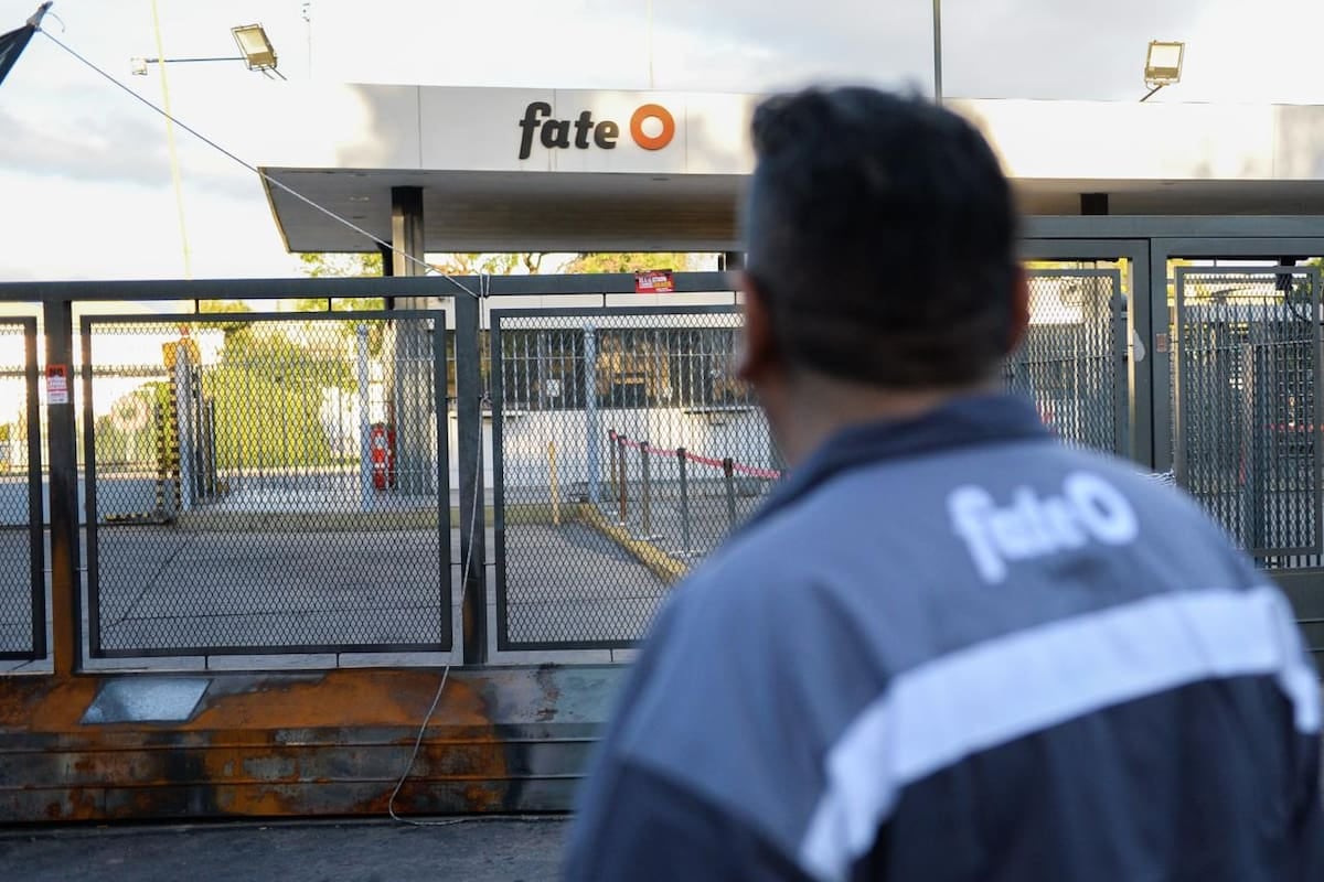 Seis meses en rojo: el empleo formal perdió más de 139.000 puestos en 2026 y el padrón de empresas se encoge mes a mes