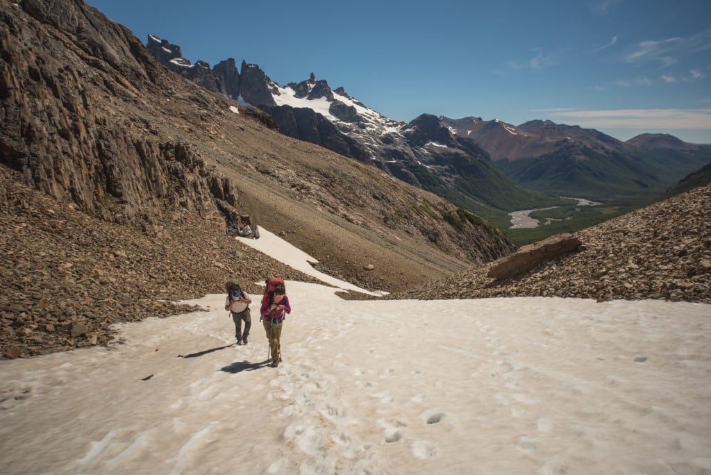 Una profesora que enseña caminando: la docente neuquina que ahora guía senderos por la montaña