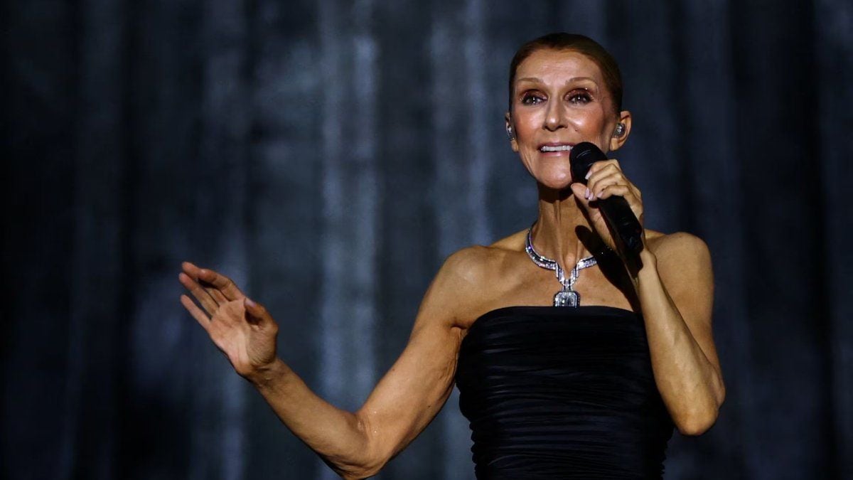 Celine Dion volvió al escenario y el llanto le ganó antes de cantar la primera estrofa