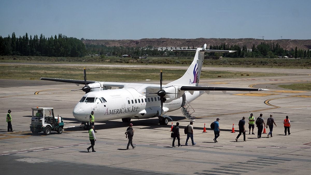 En 50 minutos, de la capital al sur o al norte: una aerolínea neuquina suma dos rutas que achican la geografía provincial