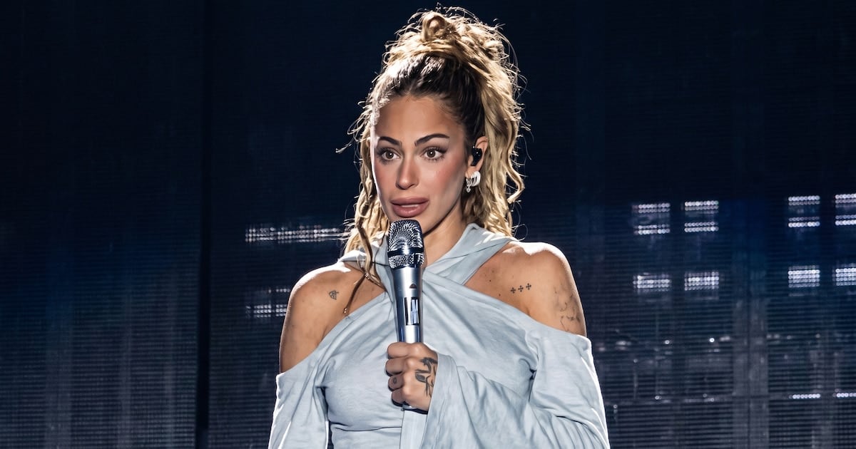 Tini se bajó del escenario para adentro y volvió con la palabra exacta: depresión