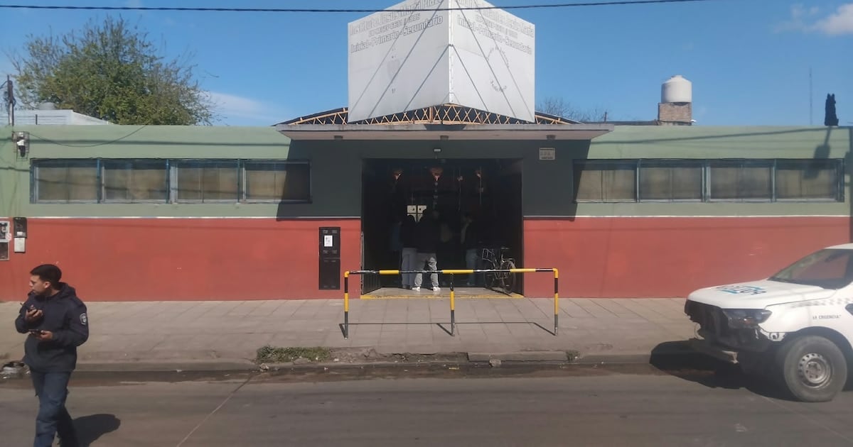 Un revólver calibre .32 se disparó dentro de una mochila en un colegio privado de La Matanza