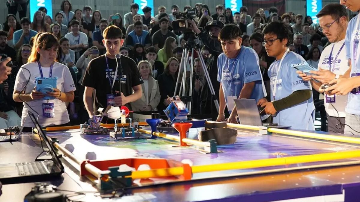 La cocina del pueblo se muda al Domuyo: 48 robots escolares se miden en Neuquén