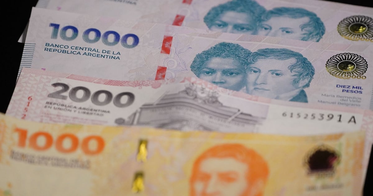 El poder de compra del billete de mil pesos se derrumbó frente a los alimentos y los transportes