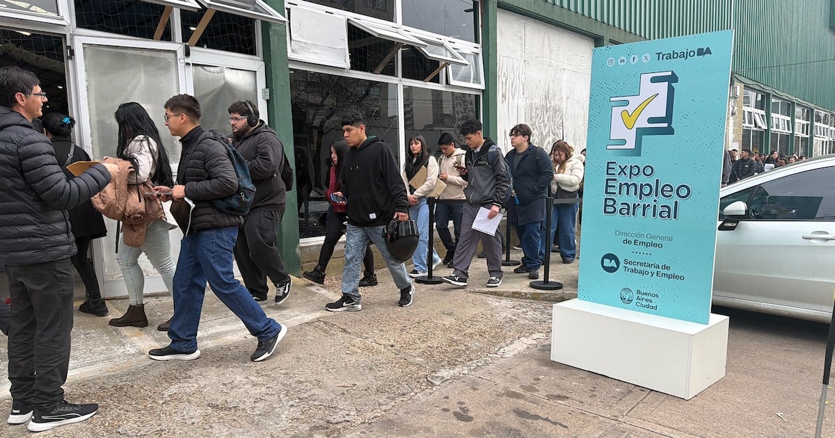 C-P Consultora: pasar del empleo formal al trabajo por cuenta propia recortó los ingresos reales un 27,8%