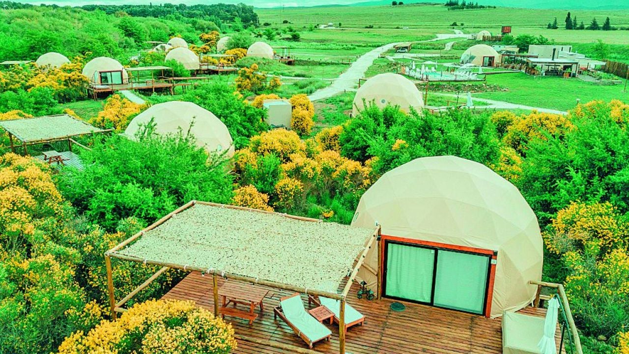 Cinco glampings a tiro de piedra de Buenos Aires: cómo elegir entre domos, carpas y silos con pileta