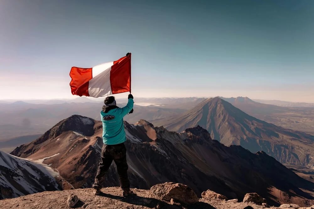 Arequipa: la Ciudad Blanca que mira de cerca a tres volcanes y guarda un órgano belga en su catedral