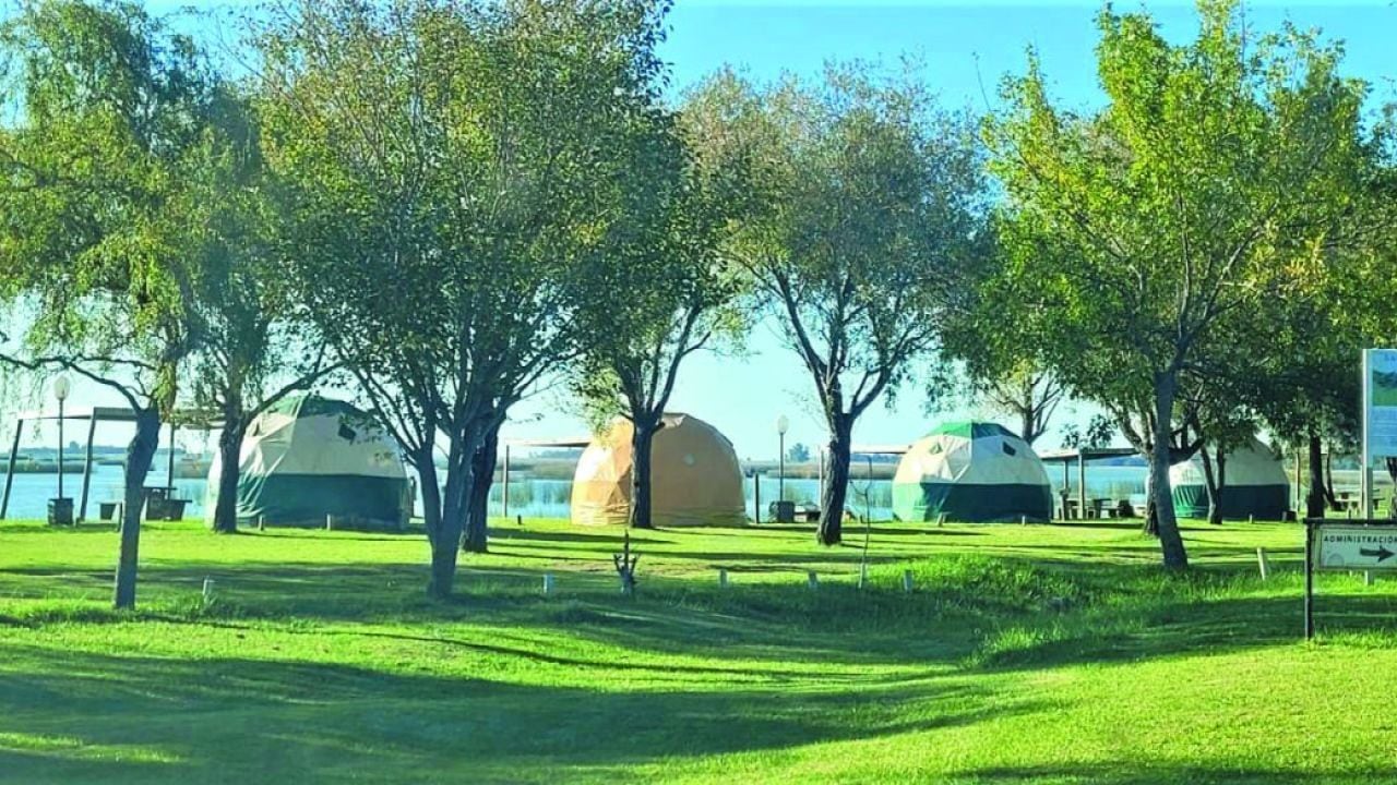 Glamping en la provincia de Buenos Aires: cinco propuestas para dormir entre lagunas, sierras, bosque y mar sin resignar confort