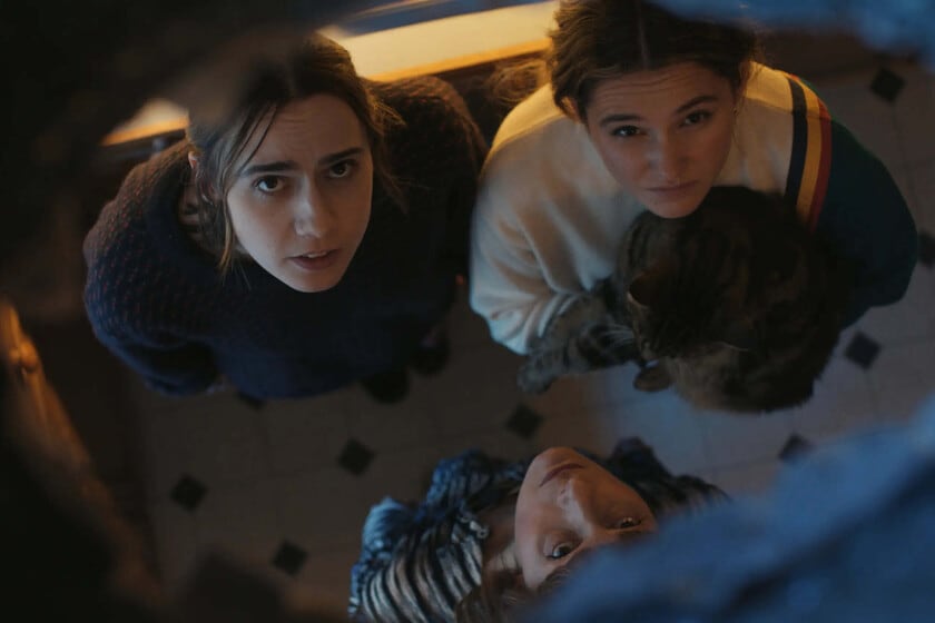 La familia que sale peor parada (y por eso se reís con ella): vuelve Such Brave Girls a Filmin España