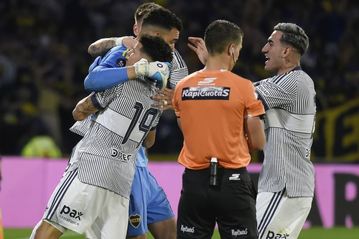 Boca zafó del papelón en el escritorio y ahora le toca bailar con Racing