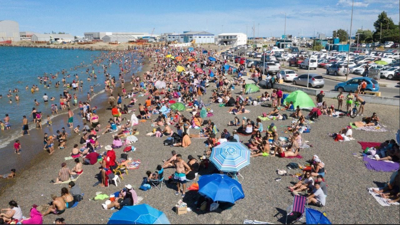 Comodoro Rivadavia se prepara para un 2027 con ballenas sei, mariscos del golfo y senderos sobre la meseta