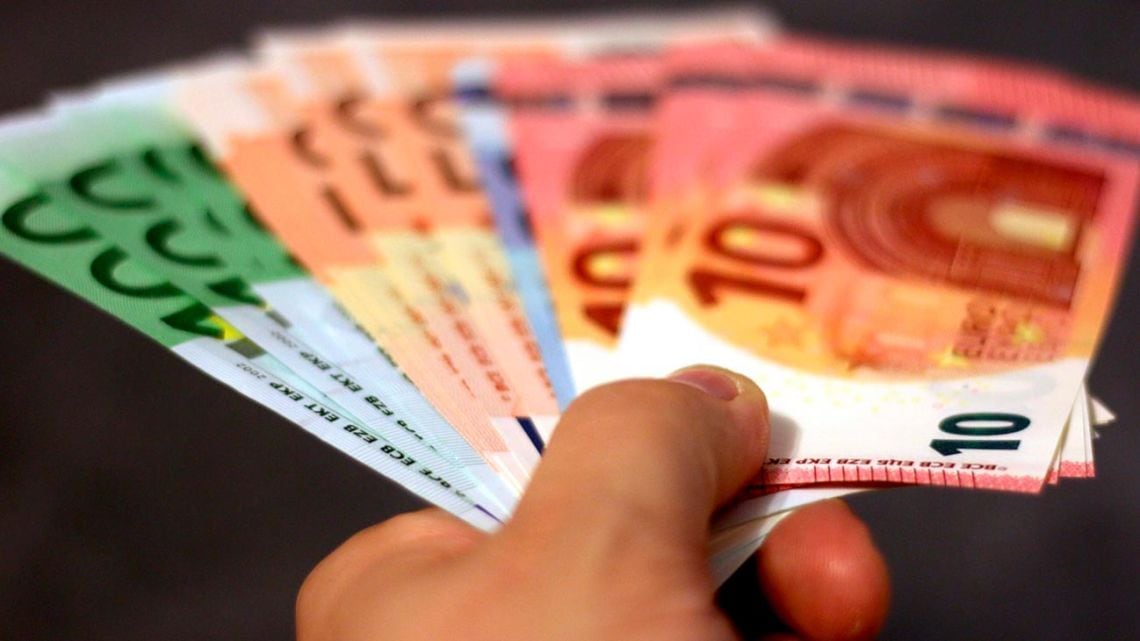 El euro blue saltó seis pesos en la apertura y volvió a quedar a la cabeza de las cotizaciones paralelas
