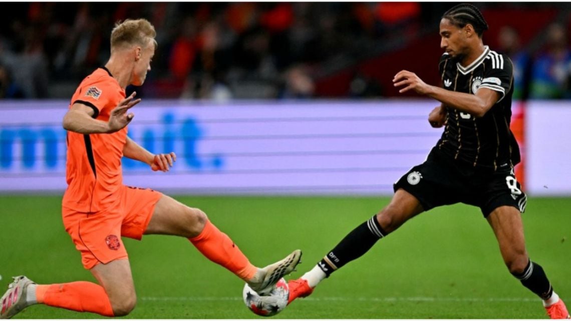 Klopp y Xavi, dos debuts helados y un empate que sabe a poco en Amsterdam