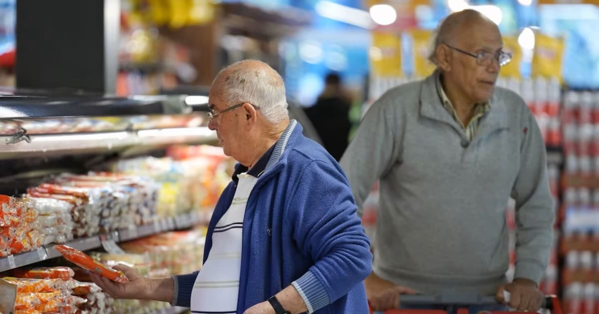 Jubilados ANSES en octubre: cómo combinar descuentos en supermercados y reintegros bancarios para estirar el haber