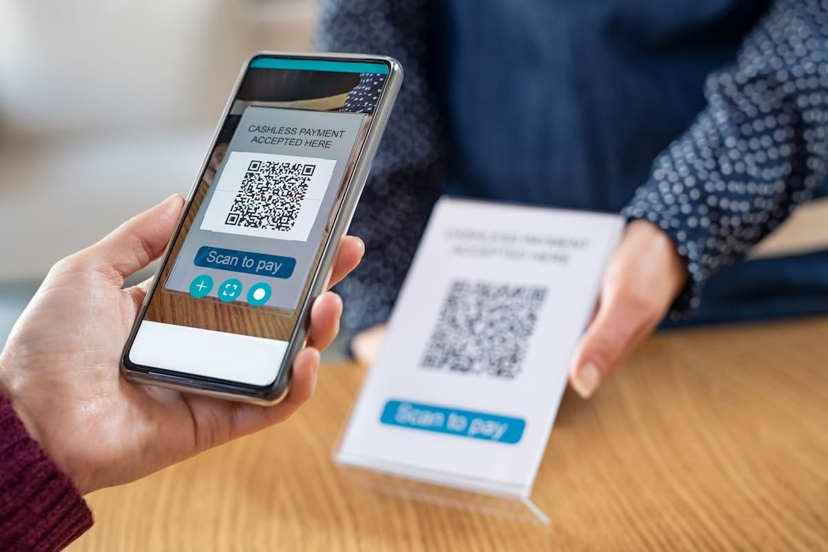 El QR se come la escena: las transferencias por código interoperable treparon 67,5% y le pisan el terreno a las tarjetas