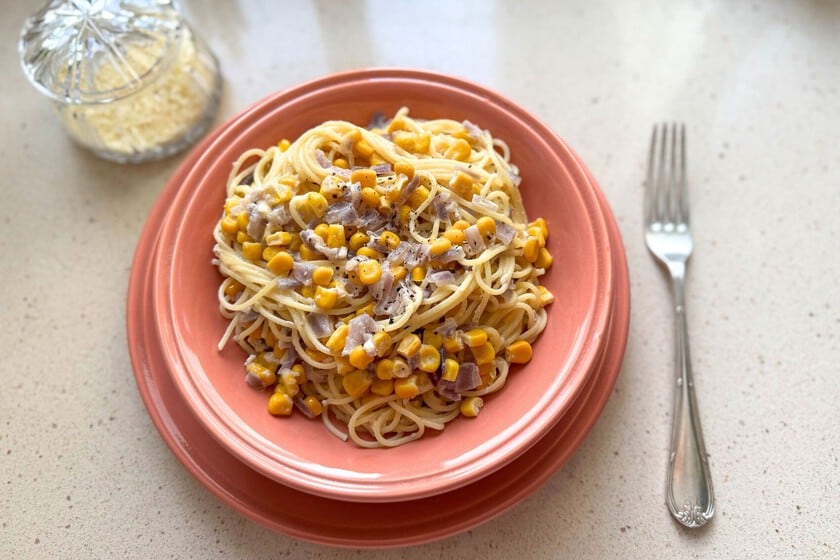 Espaguetis con choclo dorado y salsa de queso: una comida de treinta minutos para resolver la semana sin complicarse