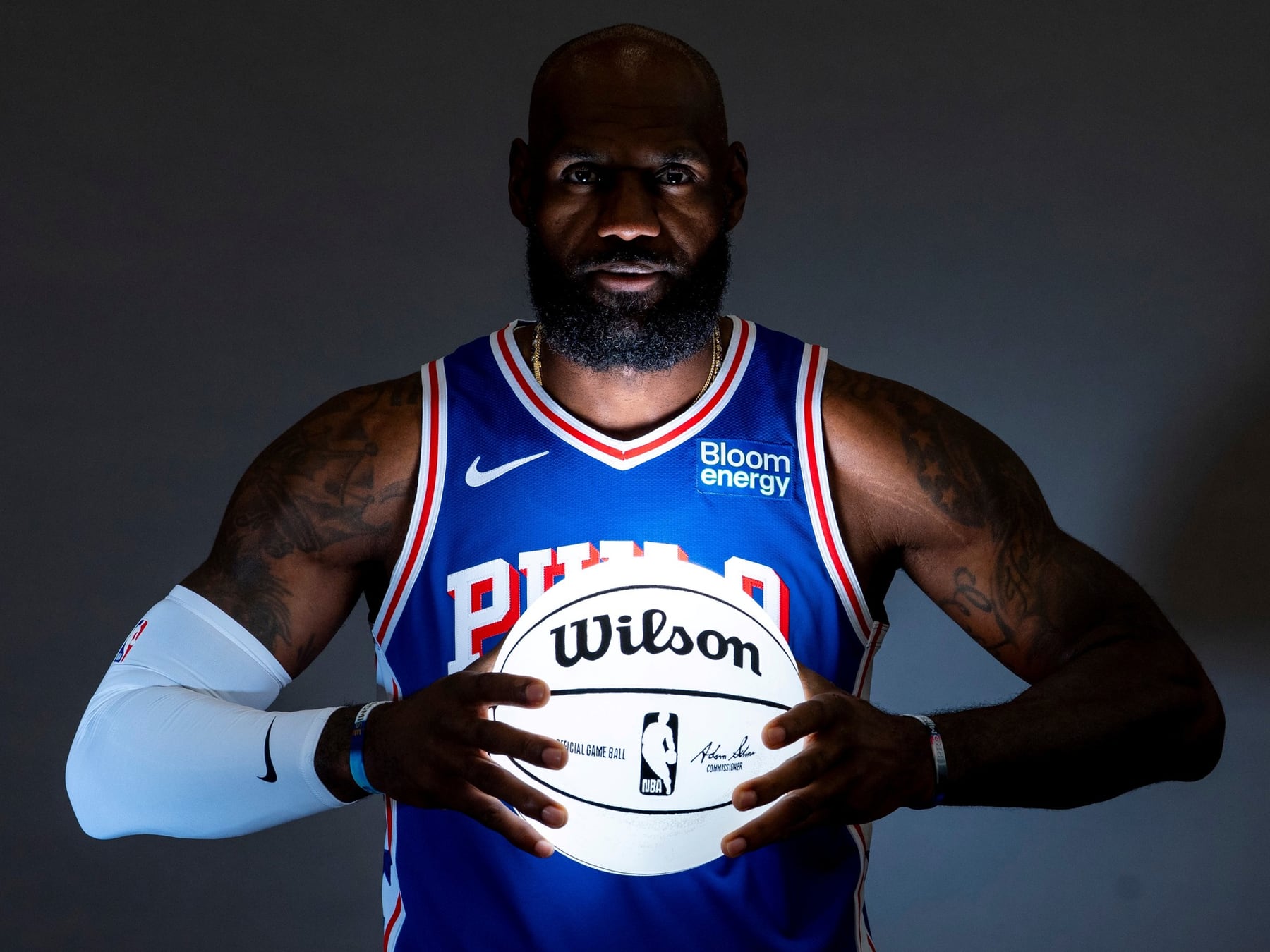 LeBron James se muda al este y recalienta la pregunta del retiro: arranca en Philadelphia con hambre de anillo
