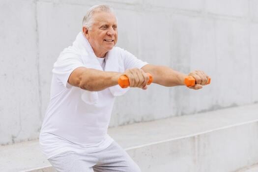 Después de los 35, el espejo importa más que la balanza: la fórmula de una especialista para no perder cuerpo con los años