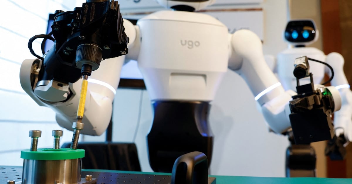 Un robot con IA se prueba como guía en un hospital japonés y ya piensa en fábricas, restaurantes y oficinas
