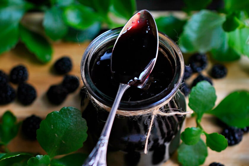 Mermelada de moras silvestres con manzana y limon: una receta casera para untar todo el año