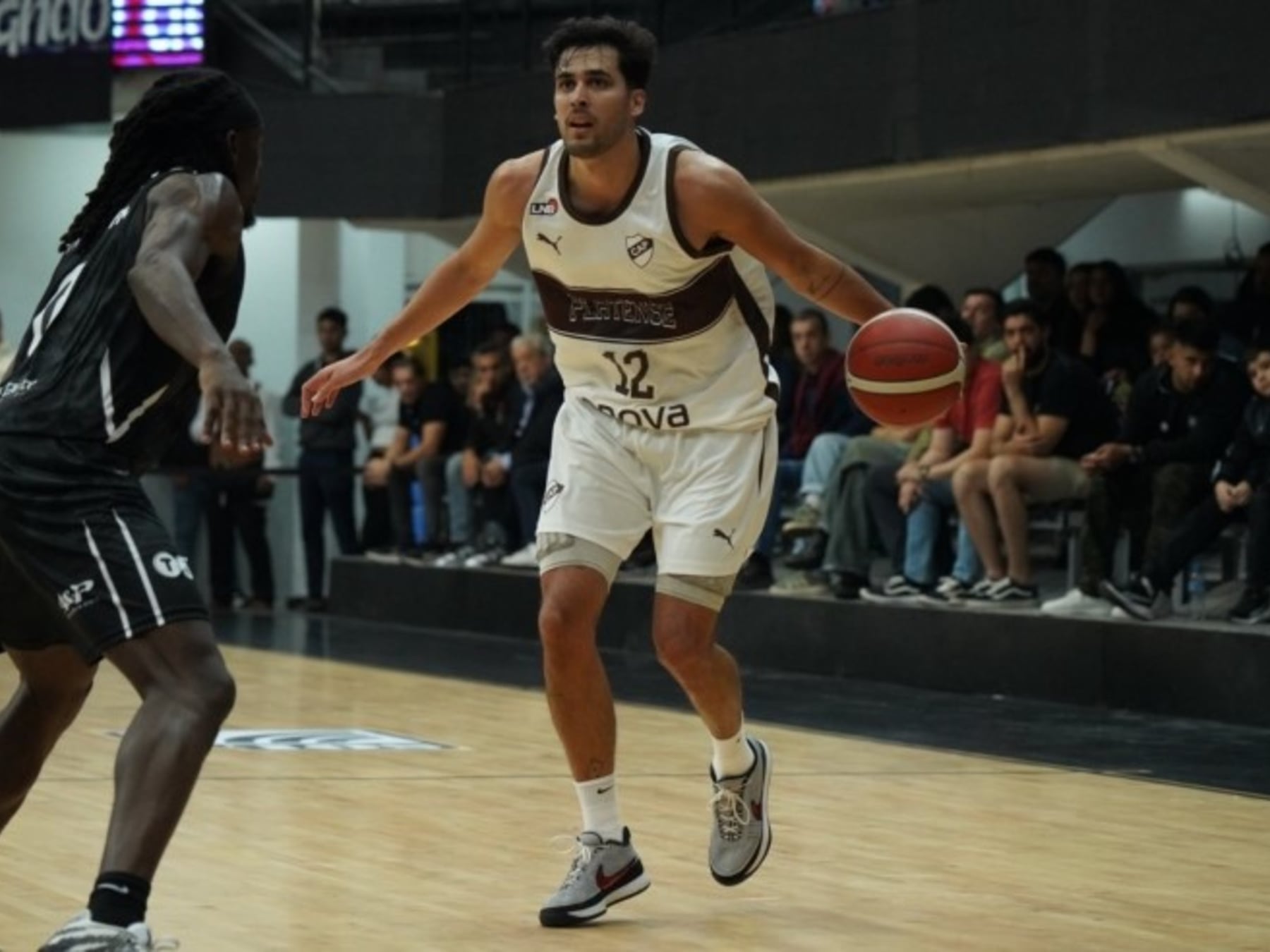 Platense se floreó en Santiago y arrancó la Liga con un triunfo que nadie le regaló