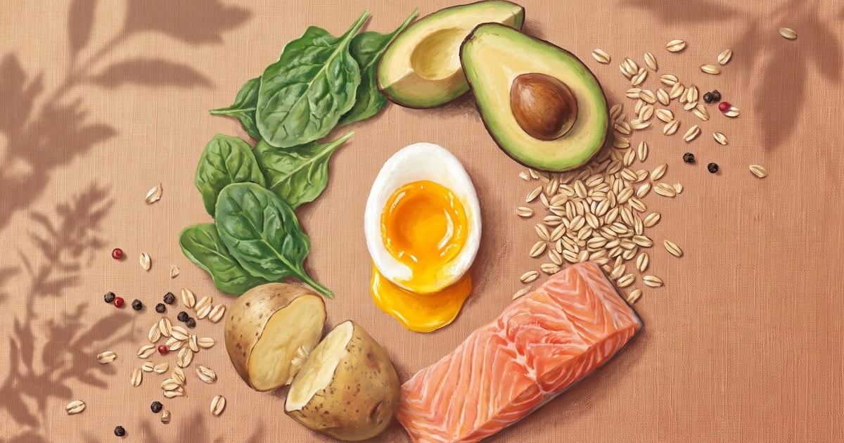 Huevos, sal y compañía: por qué lo que ponés al lado del plato cambia la salud del corazón