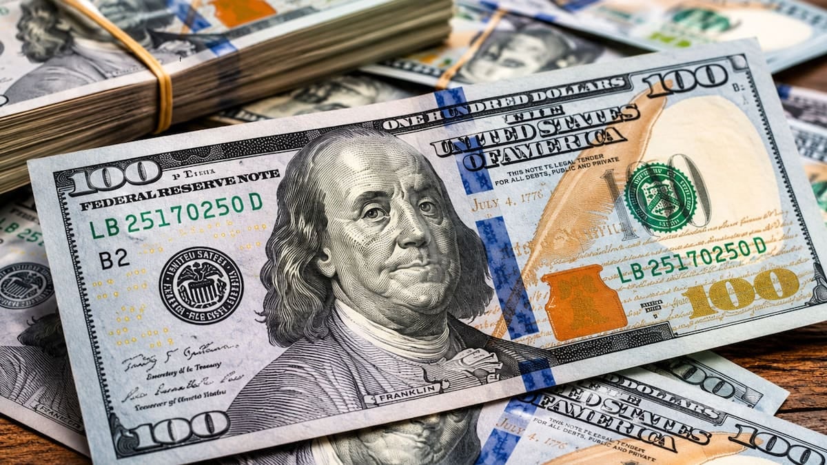 El dólar oficial se despidió a 1540 pesos en la última rueda y abre la semana sin espejo para comparar