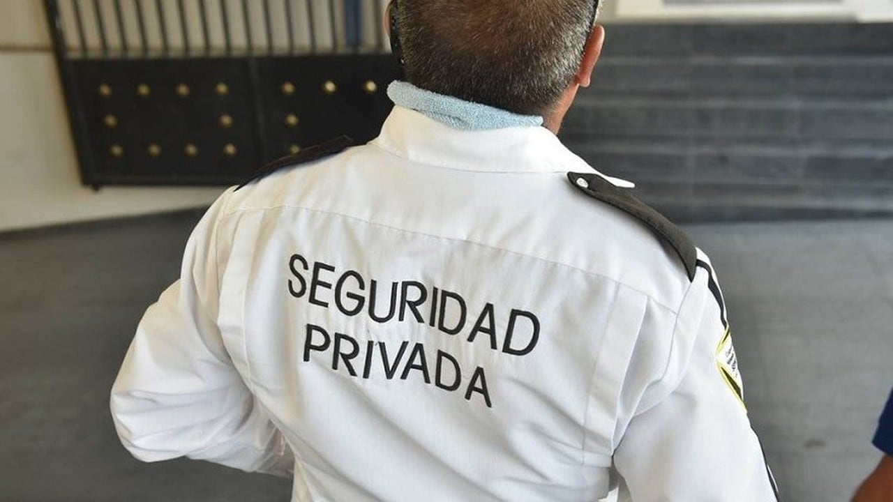 Sueldo de vigilador privado en octubre: el total de la escala llega a 1.838.200 pesos y se proyecta un nuevo piso en diciembre