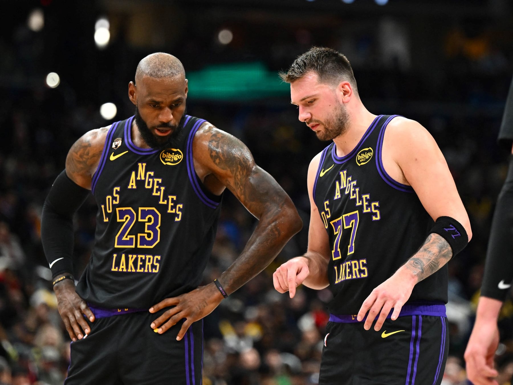 Luka se calzó el traje de estrella y los Lakers aplastaron a Utah en el debut de Redick al mando