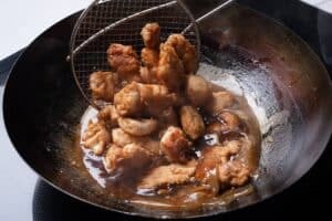 Pollo al limón estilo oriental: cómo lograr el rebozado crocante y la salsa brillante que definen al clásico de los restaurantes chinos de España