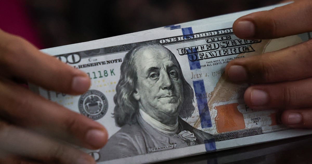 El blue avanzó cinco pesos mientras el Nación quedó clavado en $1.540 y el mayorista suma tres ruedas sin moverse