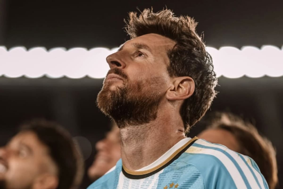 Messi se sacó las botines en el Monumental y dejó a la selección con 126 goles y un Monumental entero llorando