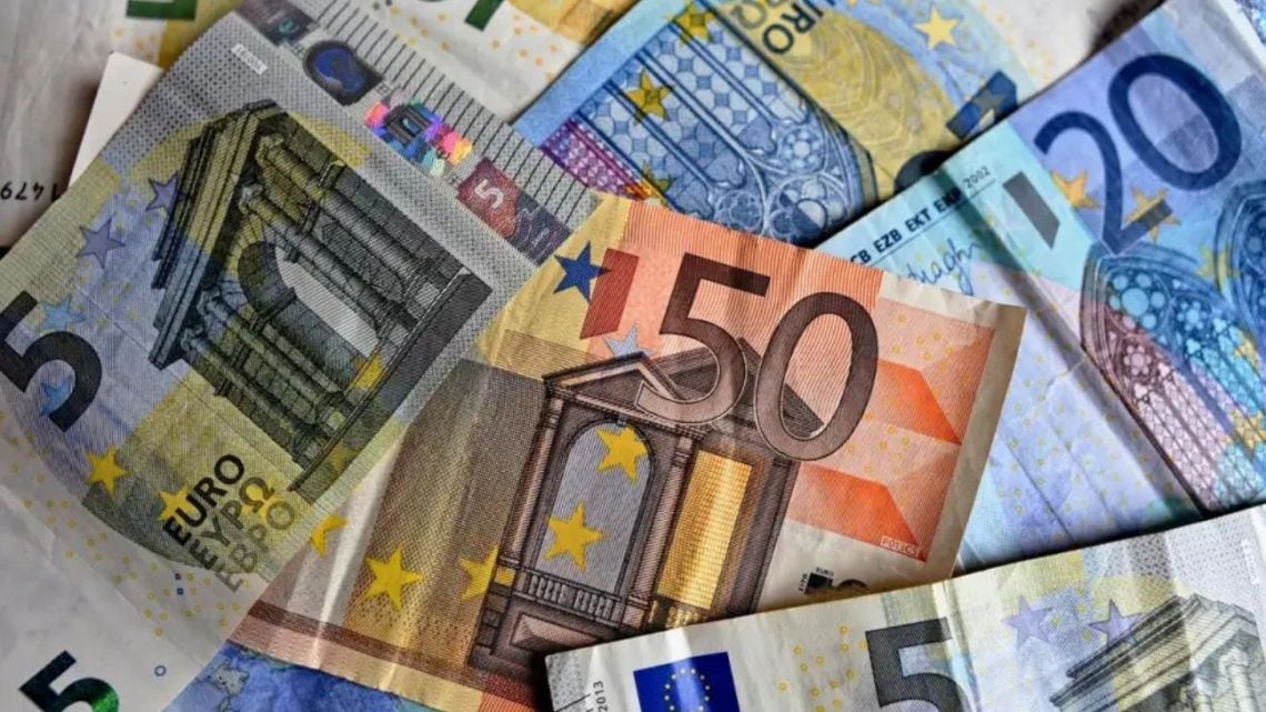 El euro blue cedió seis pesos y se aleja del umbral de los mil ochocientos en el cierre del viernes
