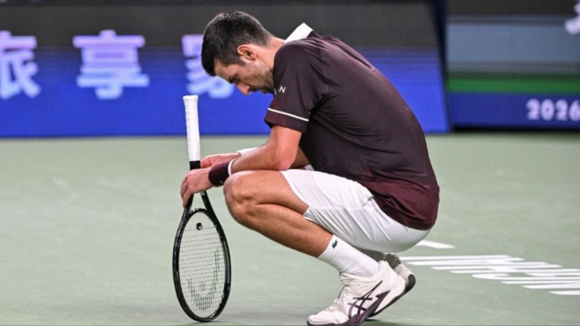 Nole se quedó en la nieve china y ahora la carrera es a las apuradas