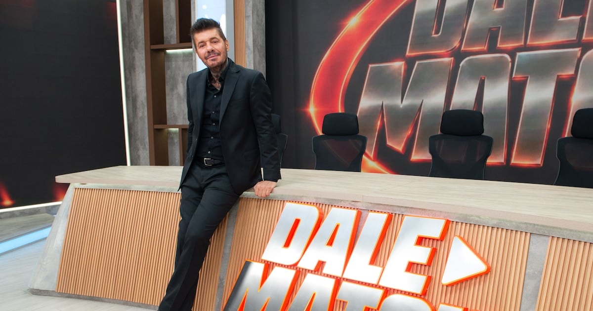 Tinelli vuelve a la carga: dos pantallas, una misma mesa