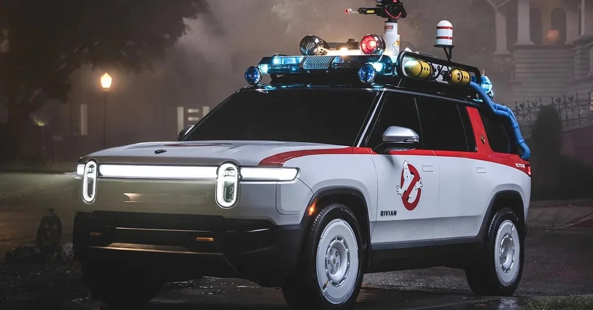 Venkman otra vez al volante: Bill Murray se sube a una camioneta eléctrica y la convierte en el Ecto-1 de los suburbios