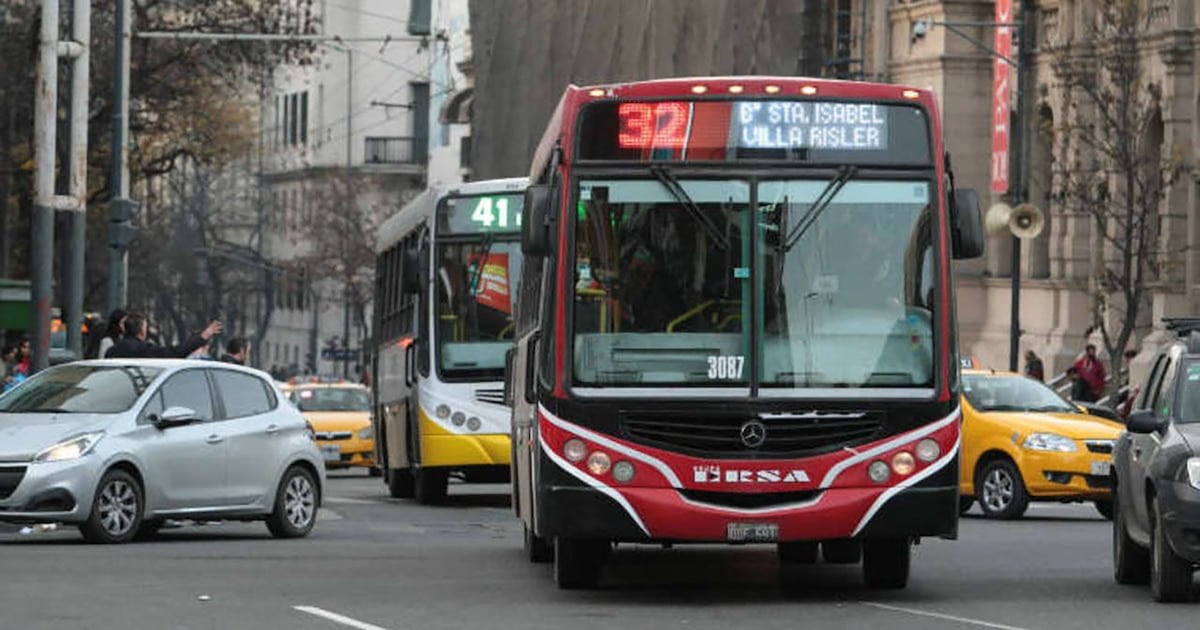 Tomar el colectivo en Pinamar sale cuatro veces más caro que en el AMBA: el mapa de una Argentina partida al medio