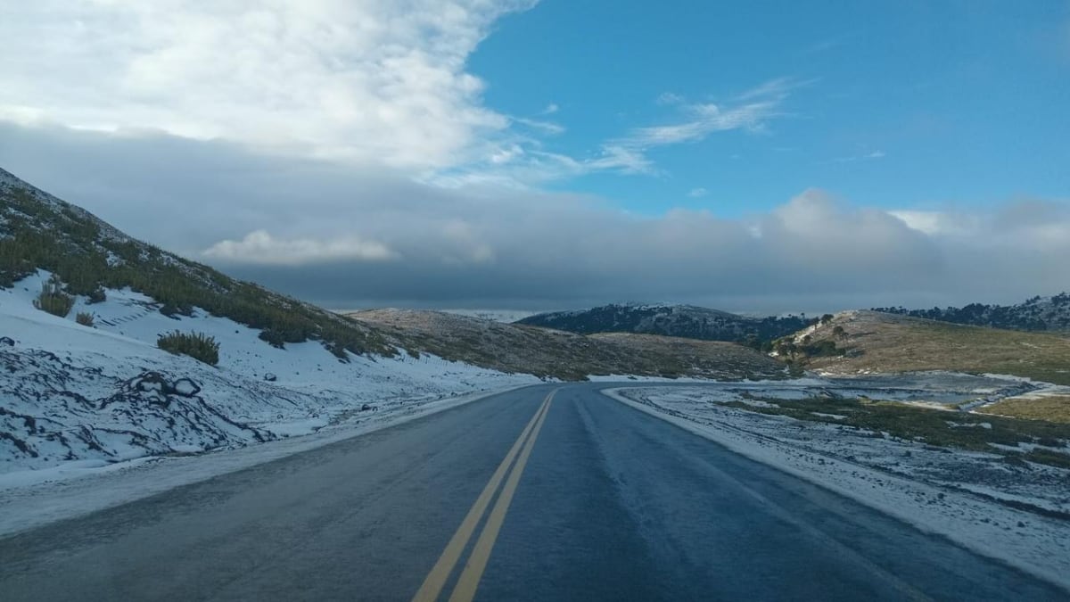 Cordillera neuquina con los dos pasos abiertos, pero el hielo y la lluvia obligan a mirar la cadena antes de salir