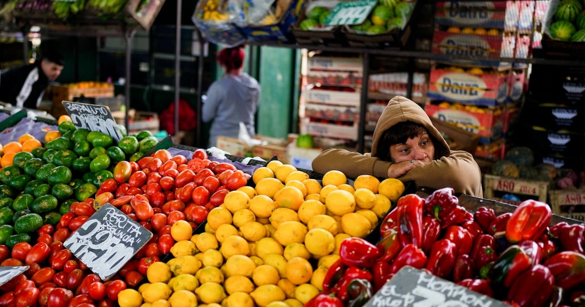 Tomate y cebolla al frente del ajuste, lechuga y pan de molde a la cola: cómo se movió la mesa de septiembre