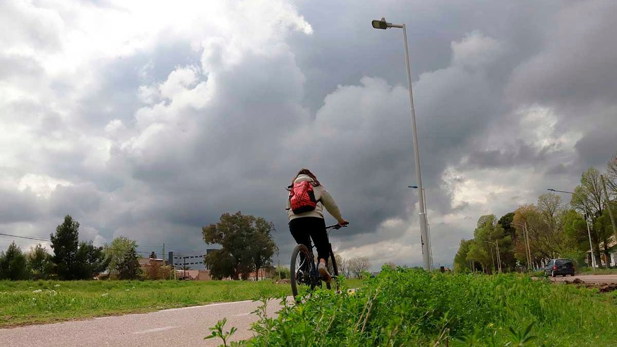 La semana en que Neuquén se puso el piloto automático de nubes: paraguas listo para el sábado y el domingo