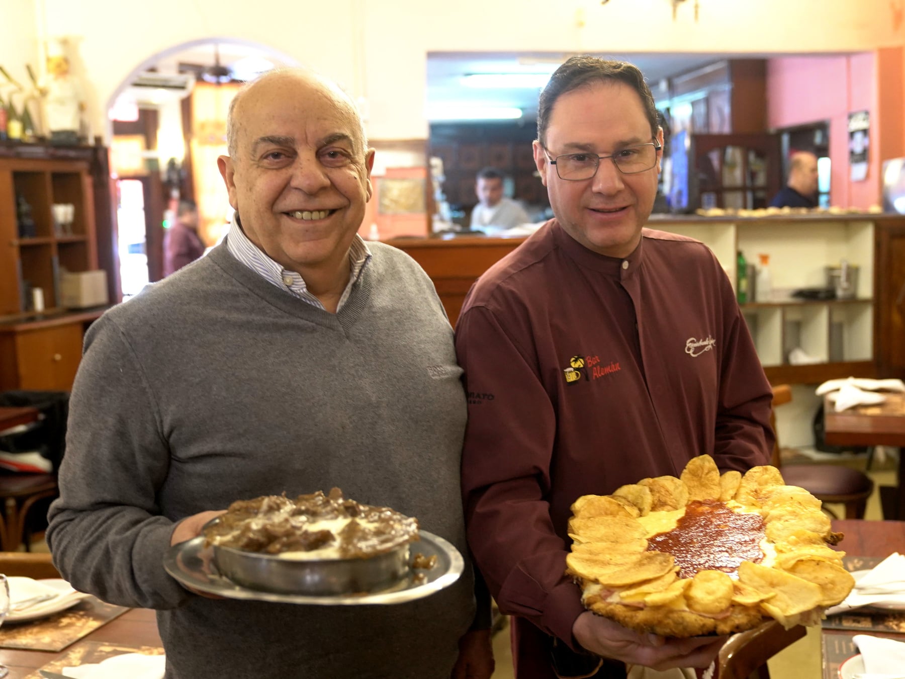 El bodegón de Villa Devoto que abrió en 1908 como cervecería con cancha de bochas y hoy vive de la milanesa