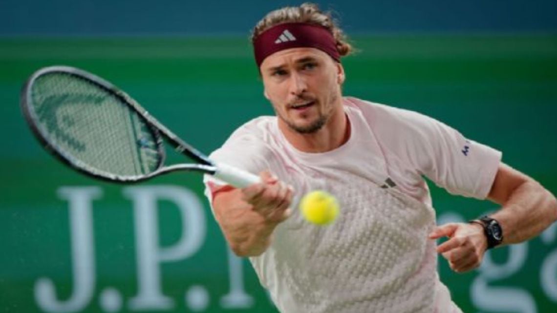 Zverev barrió la nieve en Shanghai y se plantó en semis con la mira en el número uno