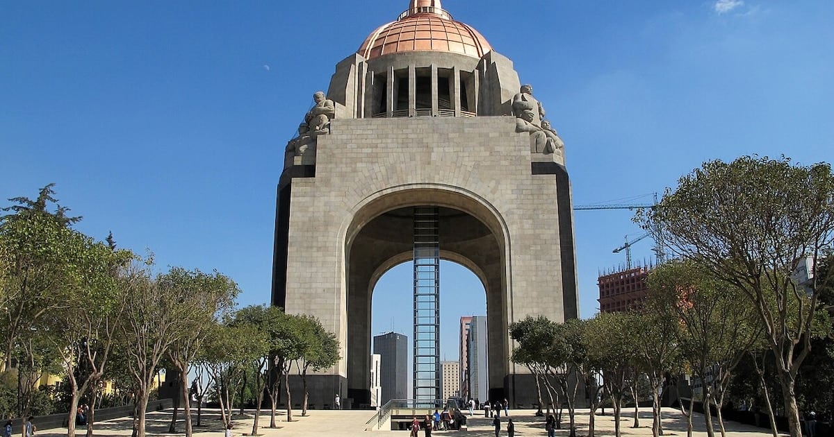 El arco triunfal más alto del planeta se alza en el corazón de la Ciudad de México