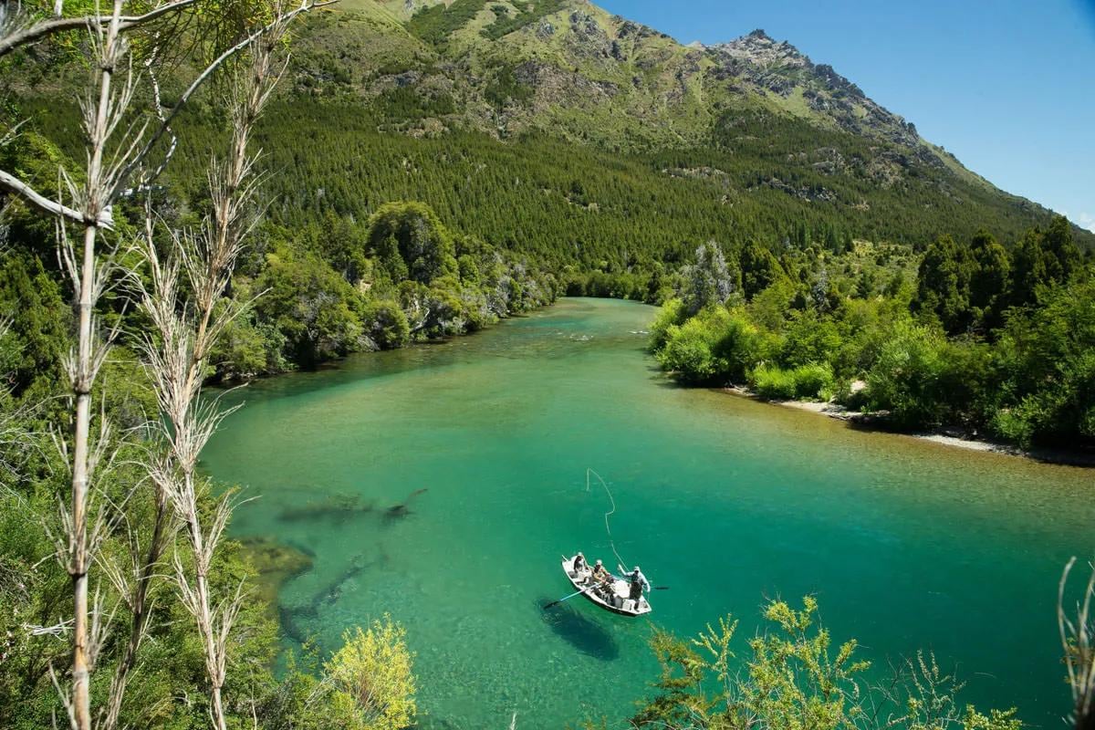 Vuelve la pesca deportiva a Neuquén: arrancó la venta de permisos para una temporada que se extiende hasta 2027