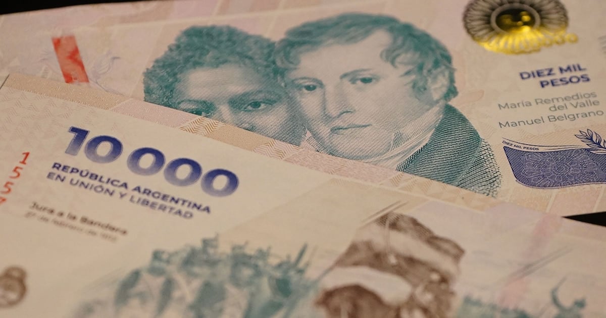 Tras el ajuste de septiembre, un empleado bancario de entrada queda cerca de los 2,63 millones de pesos brutos