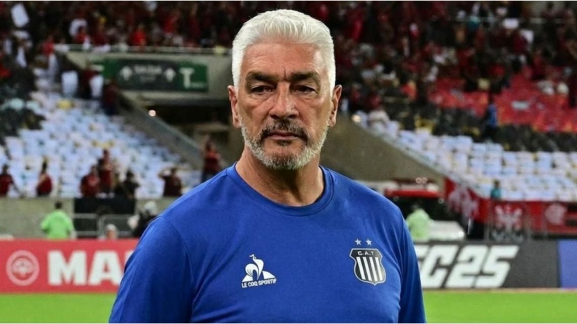 Talleres volvió a perder, sigue último y De Felippe se hartó de que le digan a quién tiene que poner