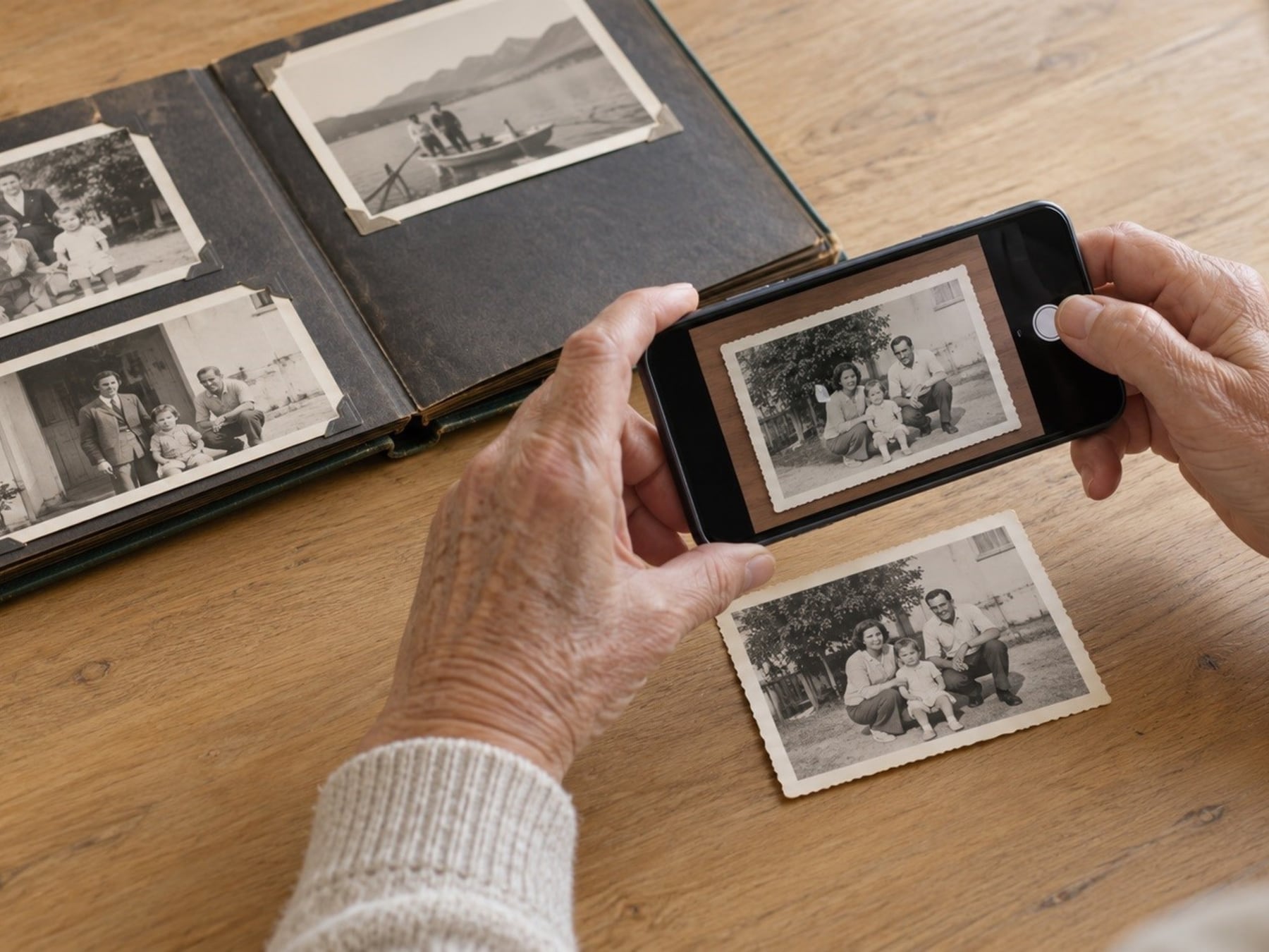 Del álbum al teléfono: cómo recuperar y ordenar las fotos viejas sin perderlas en el intento