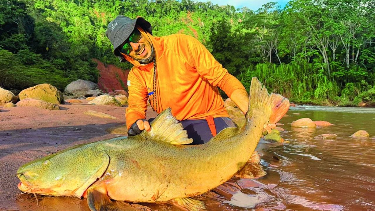 Pesca en la Amazonía boliviana: quince especies, jornadas de doce horas y peces de hasta 25 kilos sobre el agua